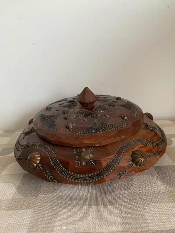 Image 1 of Antieke pot met deksel - hand carved - antique