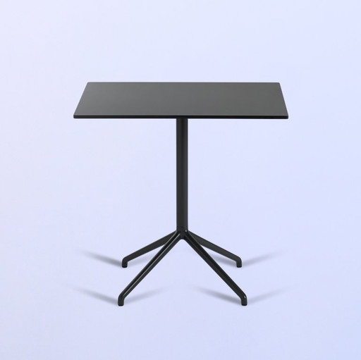 Table d'appoint carrée Muuto Still. État : Très bon (pièce d'exposition).