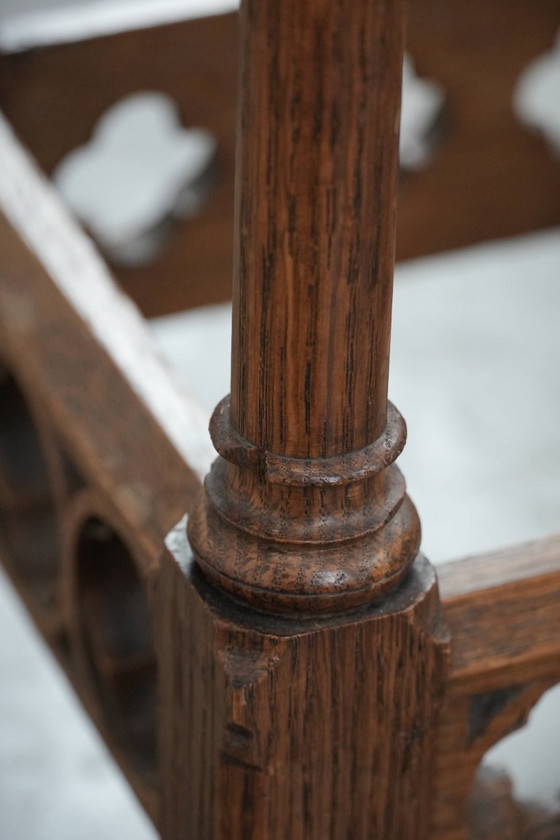 Image 1 of Table d'appoint/table à plantes ancienne en chêne de style gothique du milieu du XIXe siècle