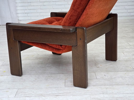Image 1 of Deense fauteuil uit de jaren 70, oranje/rood meubelvelours, donker eikenhout.