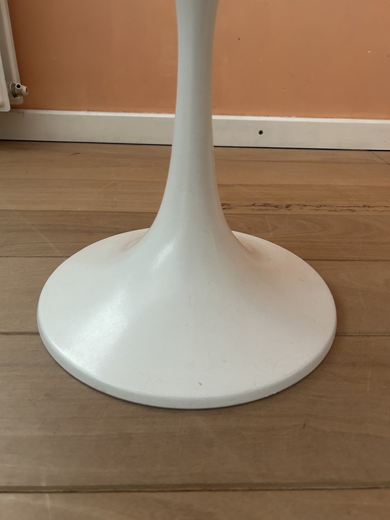 Image 1 of Table d'appoint Tulip