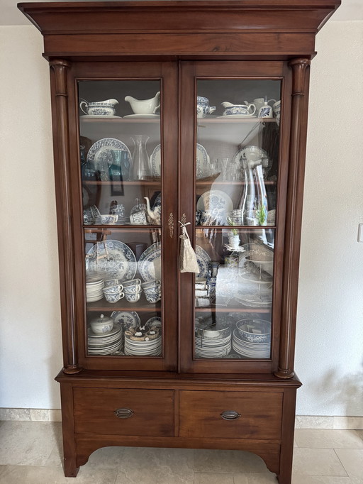 1 display cabinet
