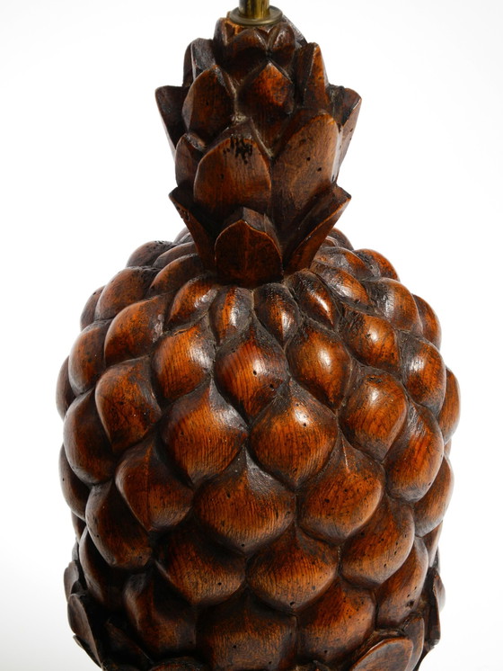 Image 1 of Pareja de grandes lámparas de sobremesa "Piña" de madera de pino teñida, muy decorativas, de estilo Mid Century Modern.