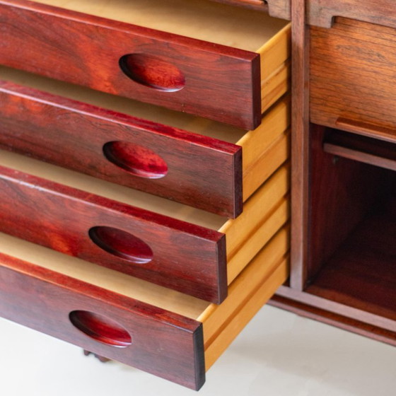 Image 1 of 1 aparador italiano moderno Frattini para Bernini, años 50, con puertas corredizas de madera.