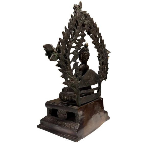 Bouddha Shakyamuni de l'Himalaya antique avec auréole – XVIIe-XVIIIe siècle – Lot 406 – Sculptures, Bronze (photo 16 of 25)