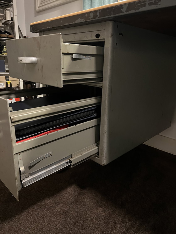 Image 1 of Gispen (Dutch Originals) Industrie-Stahlschreibtisch 7652