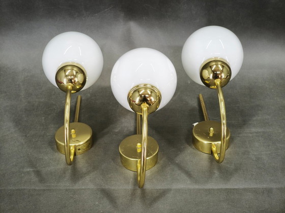 Image 1 of Set aus drei Messing-Wandleuchten aus Opalglas von Kamenický Šenov, 1970er Jahre