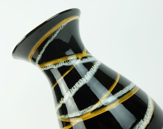 Image 1 of vaso tedesco occidentale anni '50 scheurich modello 215-33 decorazione a righe nero ocra e bianco