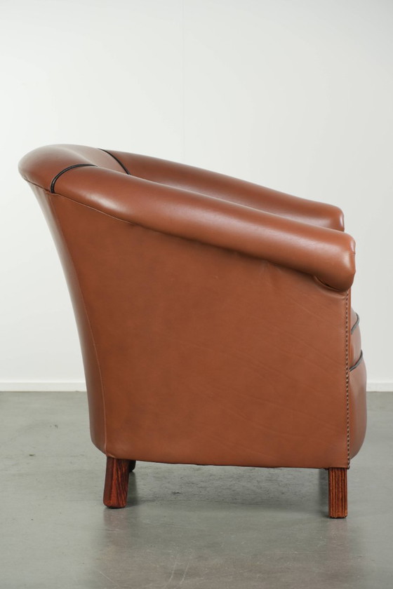 Mooie Engelse rundleren clubfauteuil met een luxe afwerking en een goede uitstraling – Leather (photo 3 of 12)
