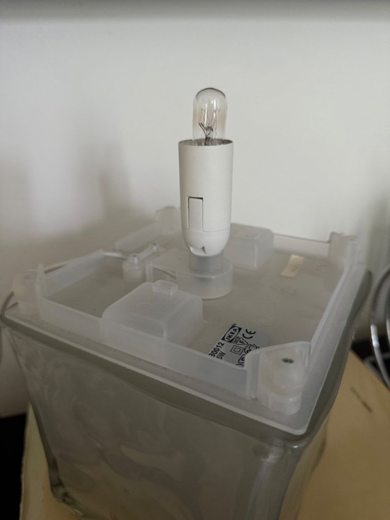 Image 1 of Lampe de table Iviken « Ice Cube » IKEA