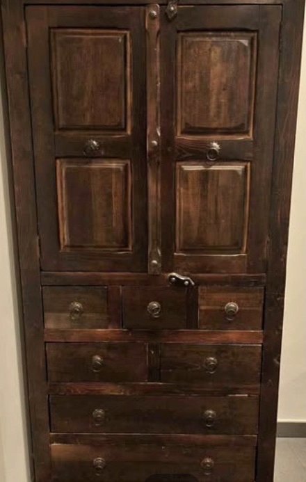 Image 1 of Barschrank im Kolonialstil mit Schubladen.