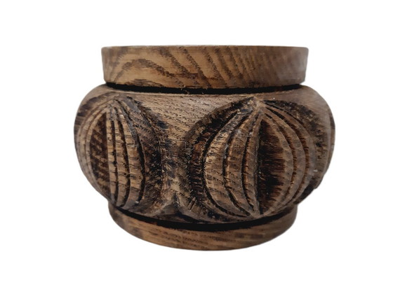 Image 1 of Petit bol primitif sculpté en bois