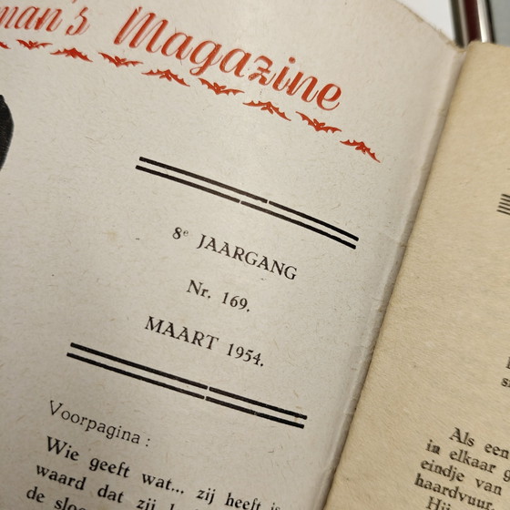 Image 1 of Originele ingelijste cover van een Belgisch pin-up magazine uit 1954 | Schokkend | Muurdecoratie uit het midden van de 20e eeuw