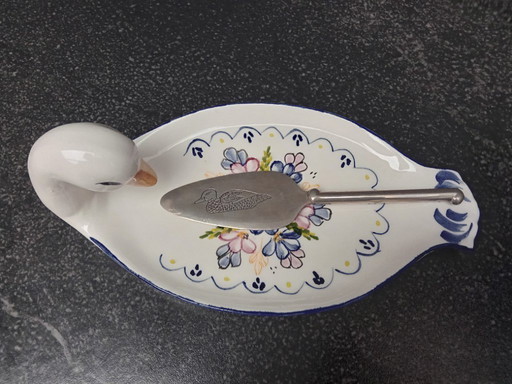 Piatto con testa d'oca e coltello abbinato