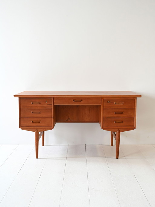 Bureau scandinave en teck à tiroirs des années 1960