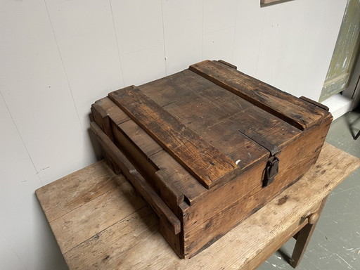 Antiek kist € 62,50 – opbergkast, Metal, Wood (photo 2 of 5)