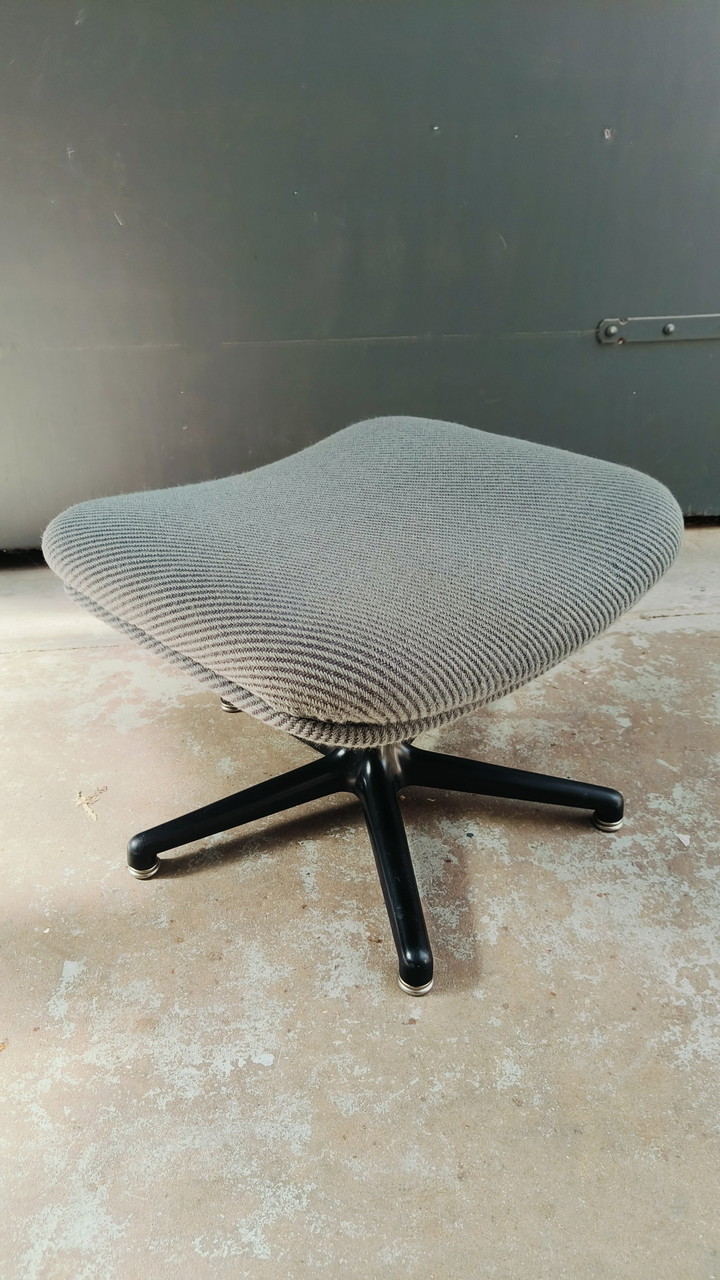 Artifort Poef Harcourt F141