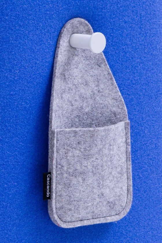 Image 1 of Akoestische ruimtedeler Cascando Trunk – met tv-houder | Design Robert Bronwasser | Kvadrat Planum