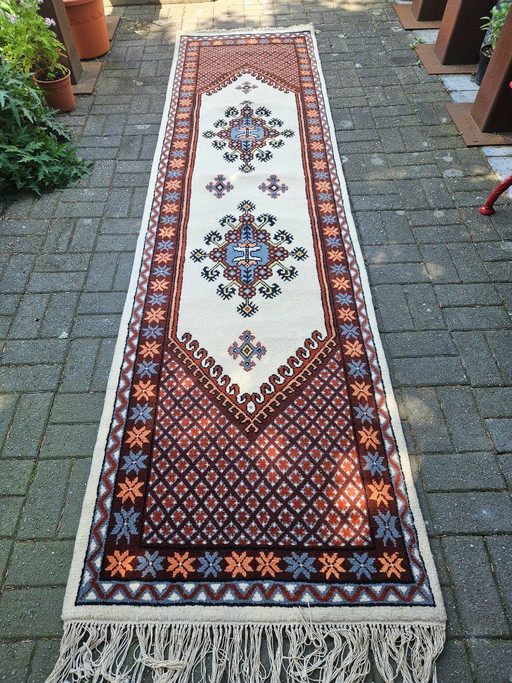 Tapis de couloir noué à la main de style berbère