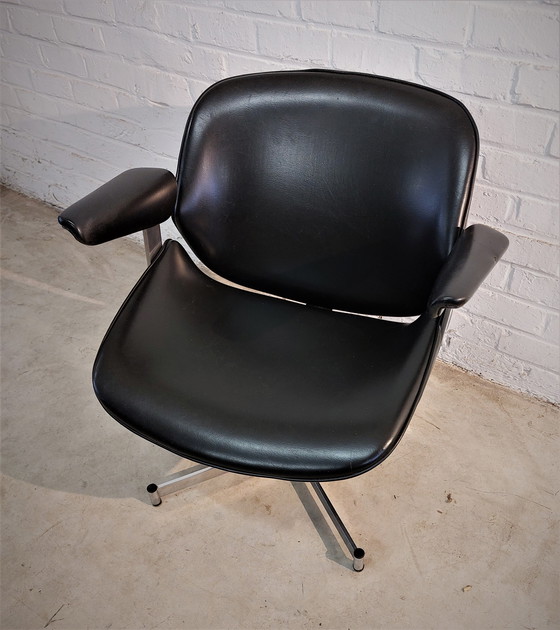 Image 1 of Artifort Exquis Lounge Chair by Geoffrey Hartcourt