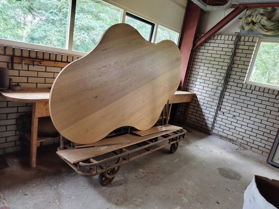 Design (Esszimmer-/Küchen-)Tisch zu verkaufen Massiv Eichenholz – Helm, Esstische, Wood (photo 3 of 5)