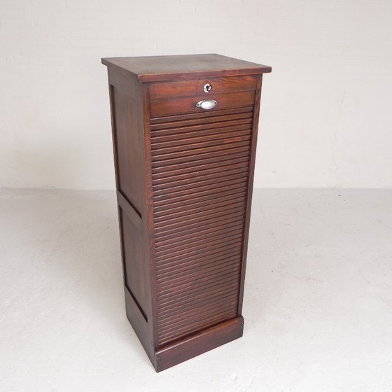 Image 1 of Meuble à volet roulant en chêne avec 1 volet, hauteur 126 cm, années 1930