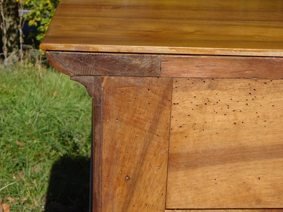 Image 1 of Commode Louis Philippe en noyer et ronce de noyer