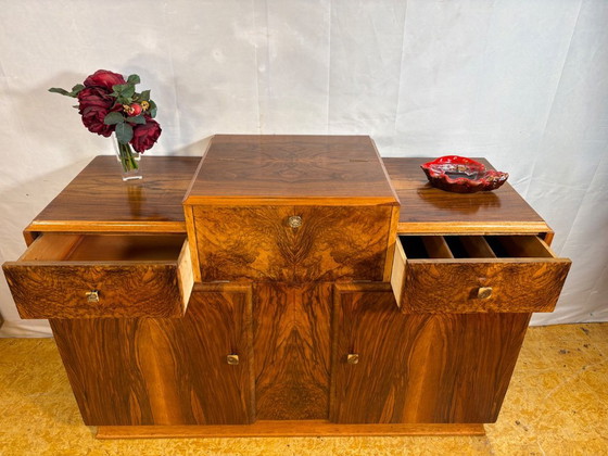 Image 1 of Credenza da cocktail Art Deco inglese in radica di noce – Circa anni '30 Una splendida credenza da cocktail originale inglese Ar