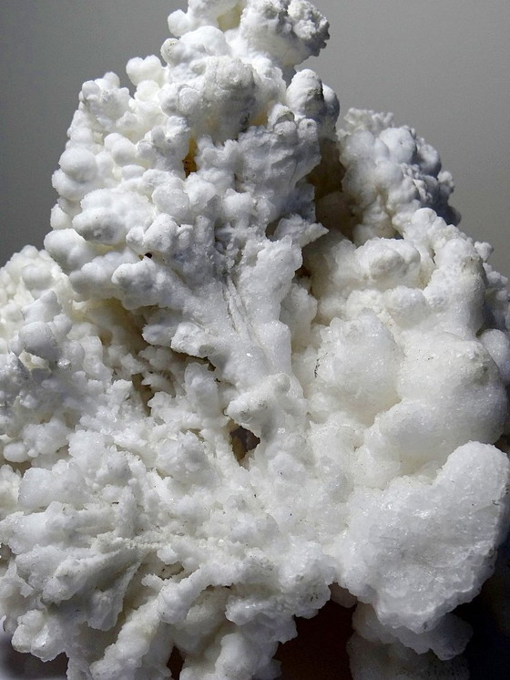 Image 1 of Collezione di minerali, esemplare antico di aragonite bianca dal Messico, +3,2 kg