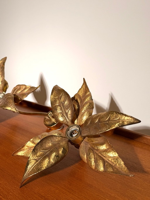 Lámpara de pared vintage estilo Hollywood Regency con hojas, en metal dorado, al estilo Willy Daro. (photo 2 of 4)