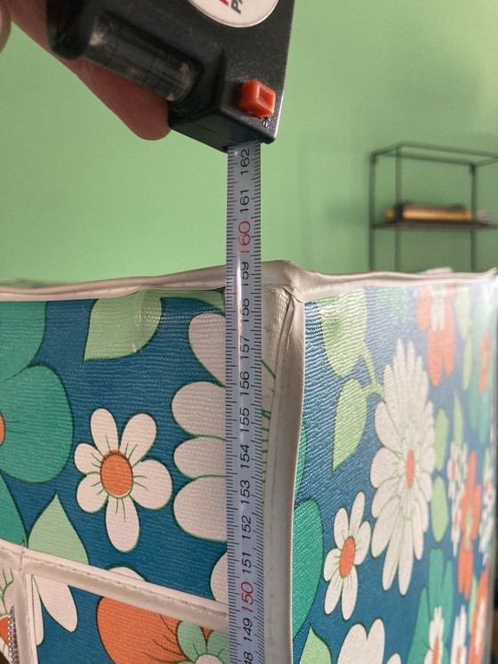 Image 1 of Armadio da campeggio vintage con design floreale retrò