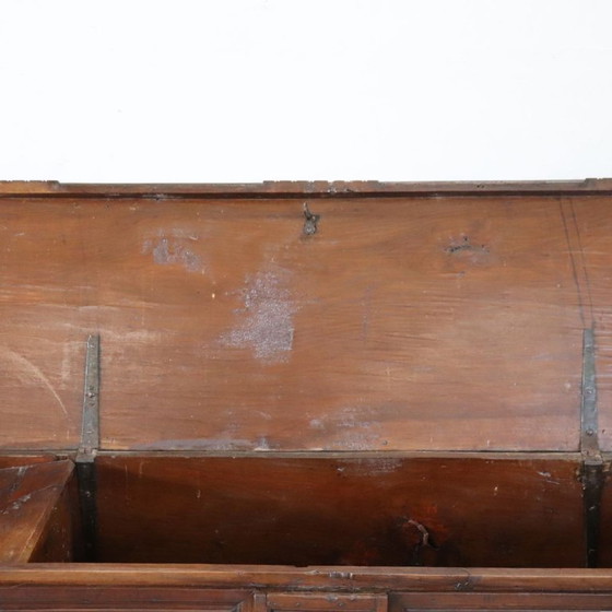 Antieke kist van massief walnotenhout, Italië, 17e eeuw – Ladekasten, Wood (photo 10 of 17)
