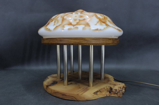 Lámpara de sobremesa contemporánea de madera con pantalla de cristal