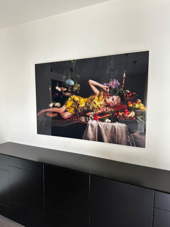 Image 1 of Marco de fotos, Consume II de Mike Ruiz