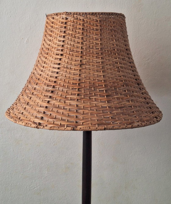 Image 1 of Lámpara de pie de palisandro de mediados de siglo con pantalla de ratán, Suecia, década de 1960.
