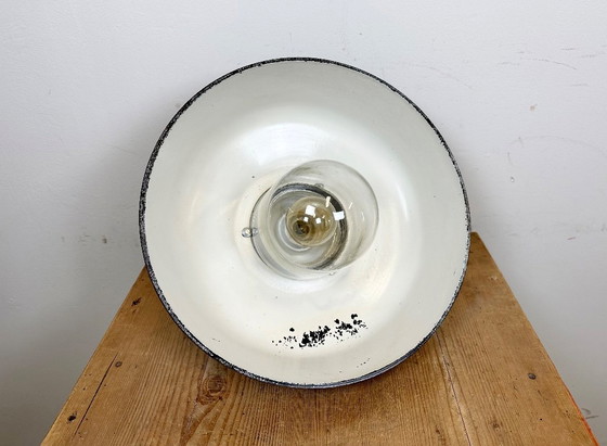 Image 1 of Industrielle schwarze Emaillelampe mit Glasabdeckung, 1950er Jahre