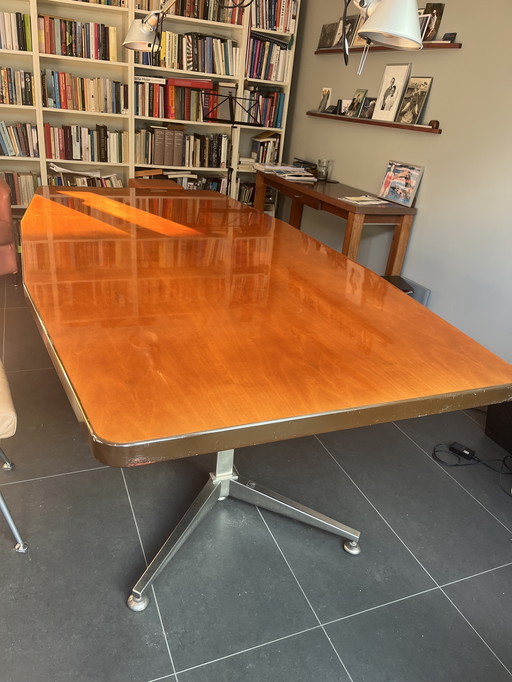 Design Executive desk/meeting table from Abbondinterni