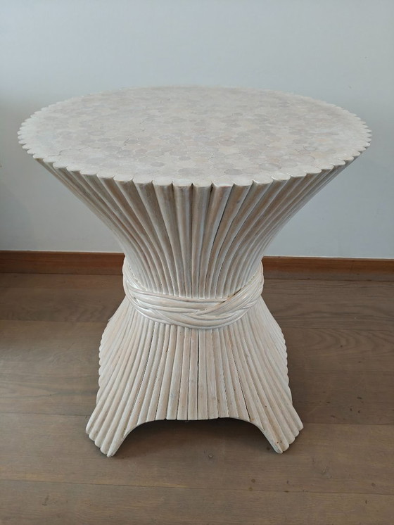 Image 1 of Mesa de ratán con forma de gavilla de trigo - McGuire