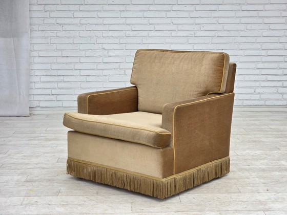 Image 1 of Deense fauteuil uit de jaren 70, bekleed met honinggeel meubelvelours.