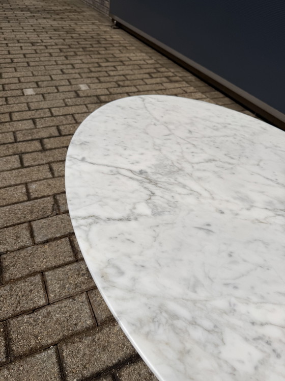 Image 1 of Originele Knoll Tulip Ovale Salontafel Eero Saarinen in Arabescato mat 107x70