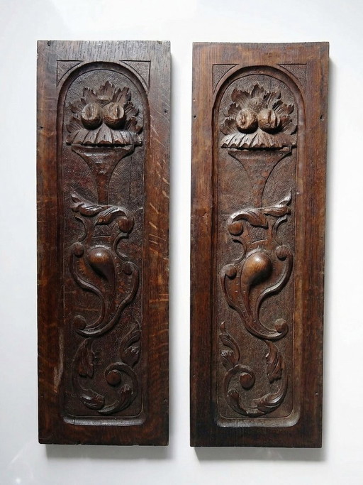 Par de paneles decorativos de pared antiguos de madera tallada del siglo XIX.
