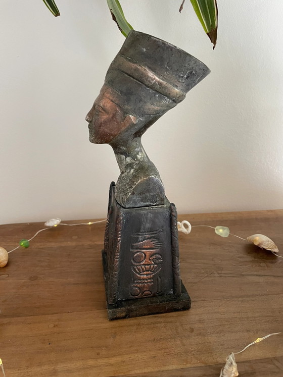 Ancient Nefertiti Bust – Sculpture, Bronze, Wood (photo 2 of 5)