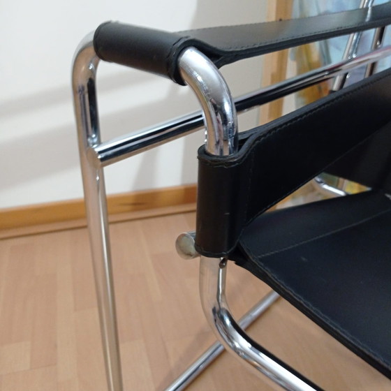 Image 1 of Poltrone Knoll Wassily B3 in pelle nera di Marcel Breuer