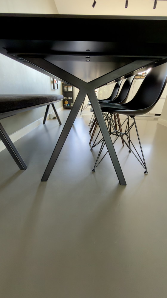 Studio Henk Slim X Mesa de Comedor con Banco y Cojín 220x90 + Sillas Vitra – Conjuntos de comedor, Wood (photo 3 of 5)