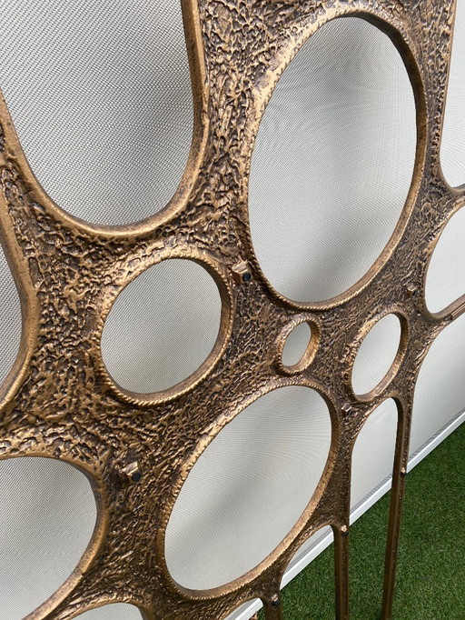 Scultura murale brutalista aluy