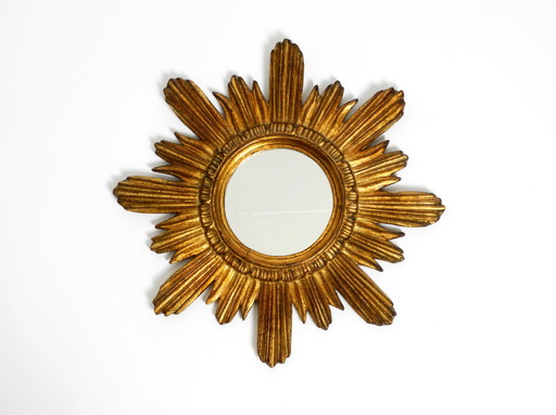 Prachtige Italiaanse Mid Century Sunburst wandspiegel van hout verguld