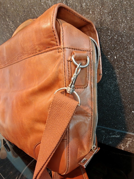 Image 1 of Echte HUGO BOSS bruin leren messengerbag met klep aan de voorkant,