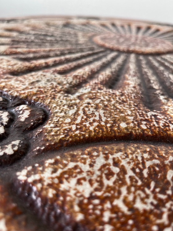 Image 1 of Ronde keramische salontafel toegeschreven aan François Chaty