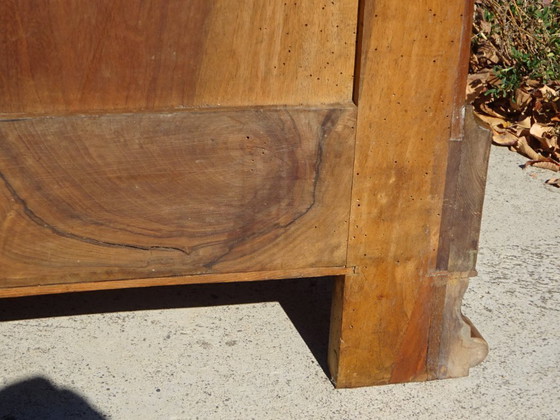 Image 1 of Commode Louis Philippe en noyer et ronce de noyer