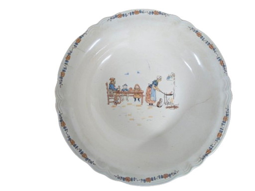 Sarreguemines earthenware dinner plate, Richard Children pattern
